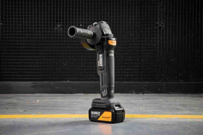Шліфмашина кутова - болгарка акумуляторна безщіткова McLaren F1 TEAM SPECIAL EDITION DeWALT DCG45MP2T