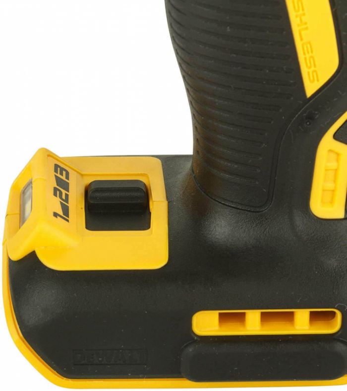 Акумуляторний гайковерт ударний DeWALT XR 18В,950 Нм,1/2, Li-Ion,2400 уд/хв,1900 об/хв, 3.3 кг, валіза TSTAK