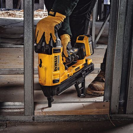 Пістолет гвоздезабивний акумуляторний безщітковий DeWALT DCN890P2