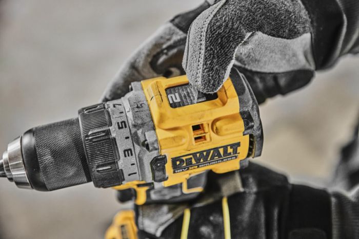 Дрель-шуруповёрт аккумуляторная бесщёточная DeWALT DCD800E2T