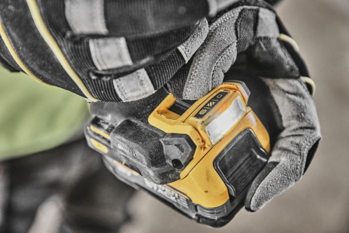 Дрель-шуруповёрт аккумуляторная бесщёточная DeWALT DCD800E2T