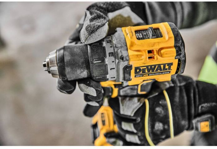 Дрель-шуруповёрт аккумуляторная бесщёточная DeWALT DCD800NT