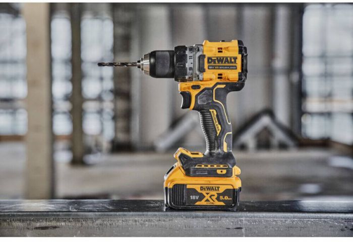 Дрель-шуруповёрт аккумуляторная бесщёточная DeWALT DCD800P2T