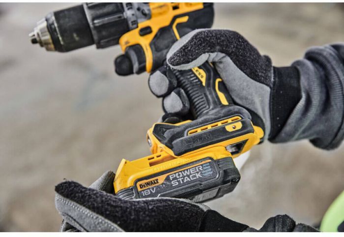 Дрель-шуруповёрт аккумуляторная бесщёточная ударная DeWALT DCD805E2T