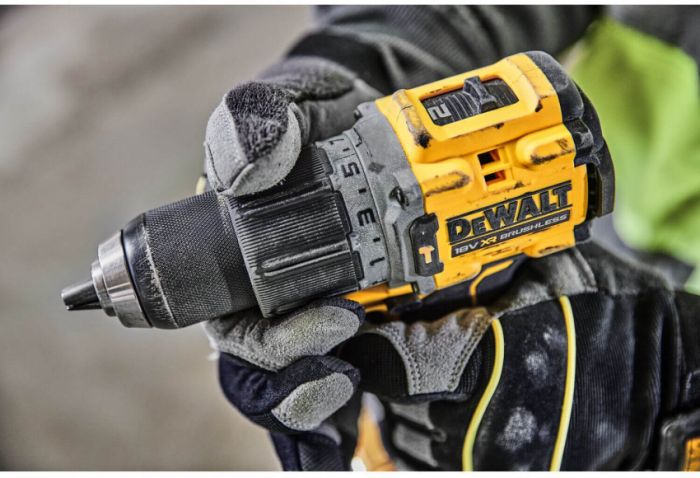 Дрель-шуруповёрт аккумуляторная бесщёточная ударная DeWALT DCD805P2T