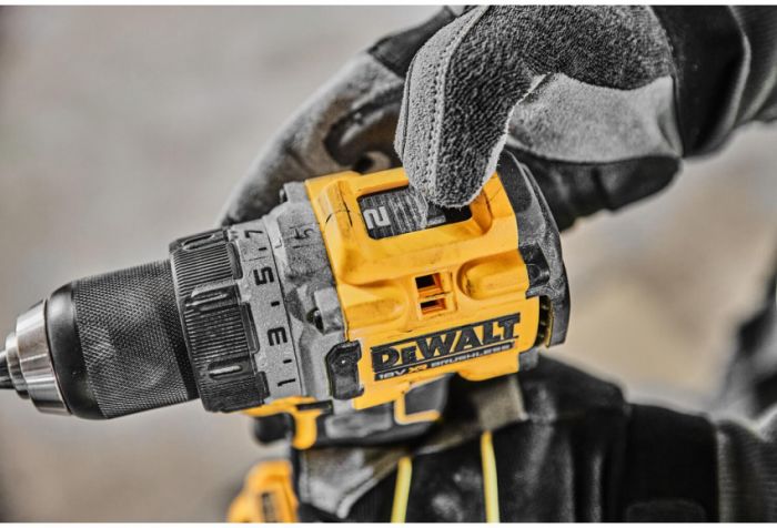 Дриль-шуруповерт акумуляторна безщіткова + подарунок DeWALT DCD800H2T+DCF840N