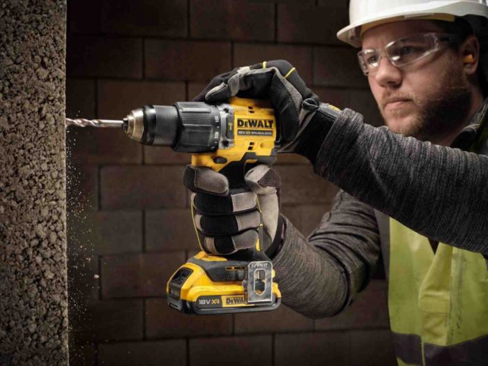 Дриль-шуруповерт акумуляторний безщітковий ударний DeWALT DCD799D2T