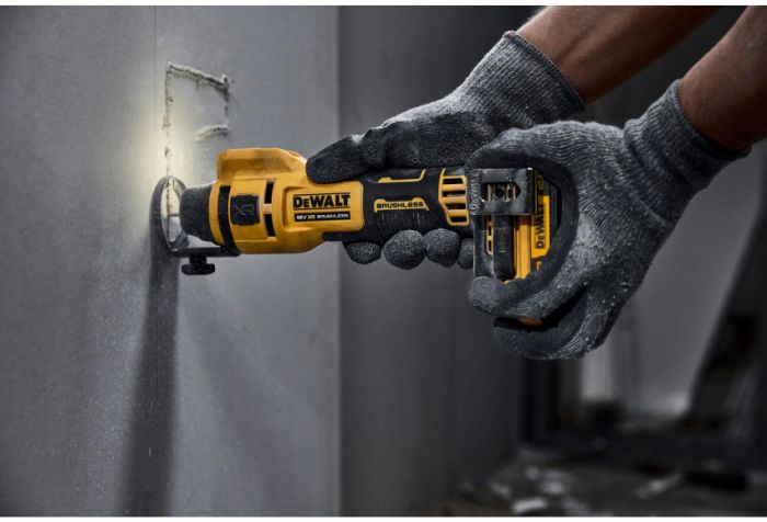 Фрезер акумуляторний для вирізання гіпсокартону DeWALT DCE555N