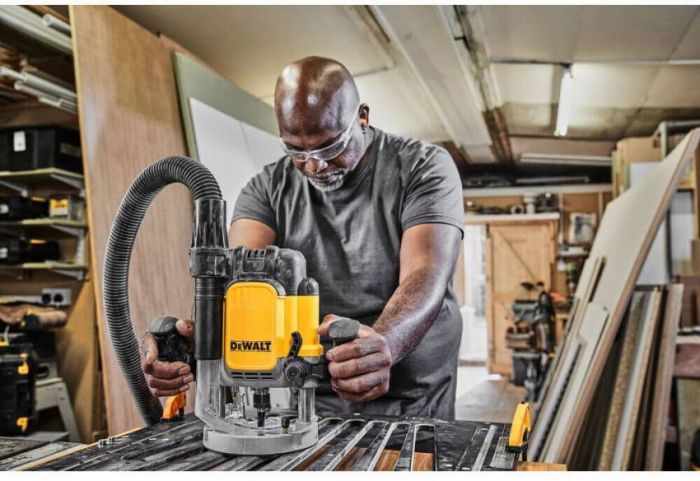 Фрезер мережевий DeWALT DWE625 2300 Вт;  9000 – 22000 об/хв; 12 мм
