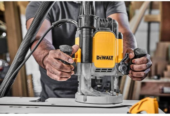 Фрезер мережевий DeWALT DWE625KT