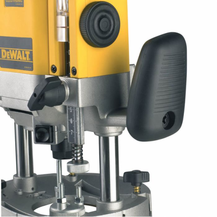 Мережевий маршрутизатор DeWALT DW625E