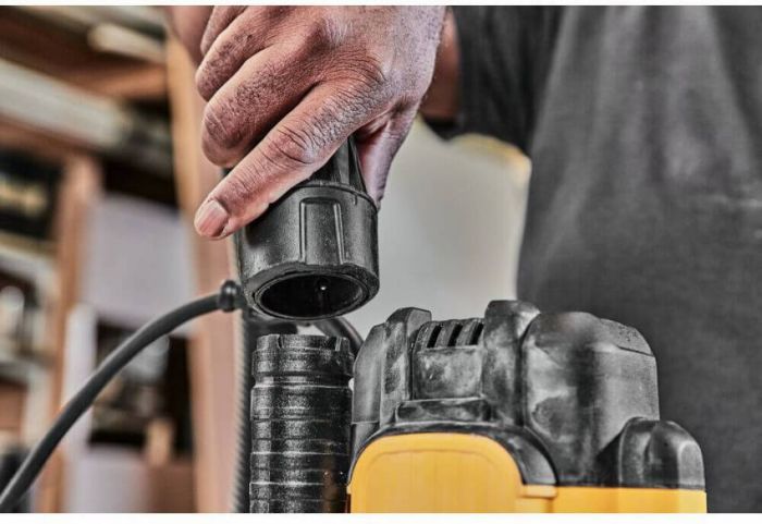 Фрезер мережевий DeWALT DWE625 2300 Вт;  9000 – 22000 об/хв; 12 мм