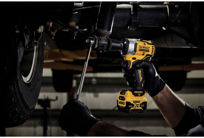 Гайкокрут ударний акумуляторний безщітковий DeWALT DCF901P2