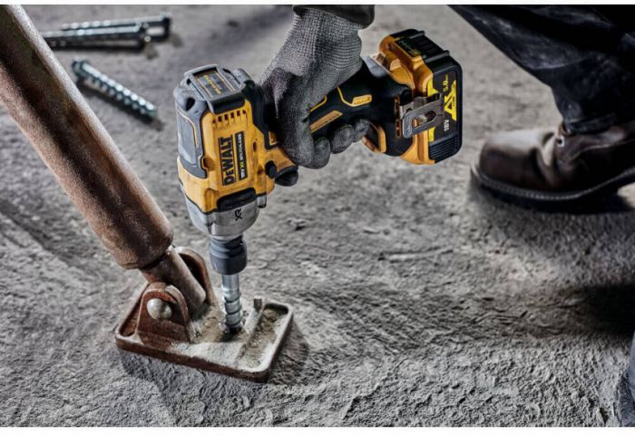 Гайковерт ударний акумуляторний безщітковий DeWALT DCF892NT