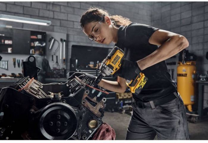 Гайковерт ударний акумуляторний безщітковий DeWALT DCF892NT