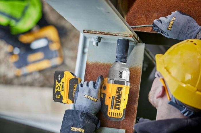 Гайковерт ударний акумуляторний безщітковий DeWALT DCF900NT