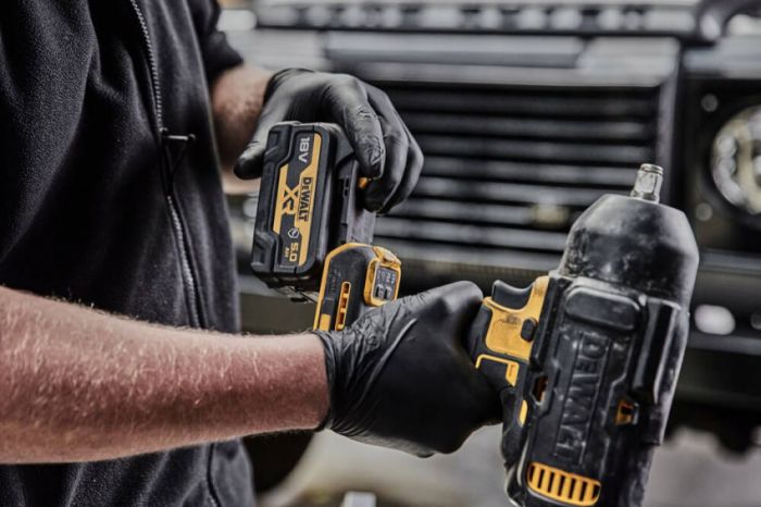 Гайковерт ударный аккумуляторный бесщёточный DeWALT DCF900P2G