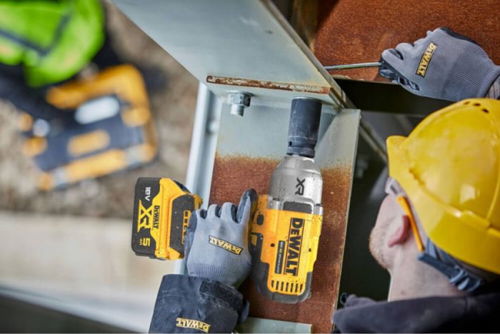 Гайковерт ударный аккумуляторный бесщёточный DeWALT DCF900P2T