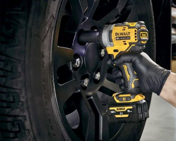 Гайковерт ударний акумуляторний безщітковий DeWALT DCF903P1