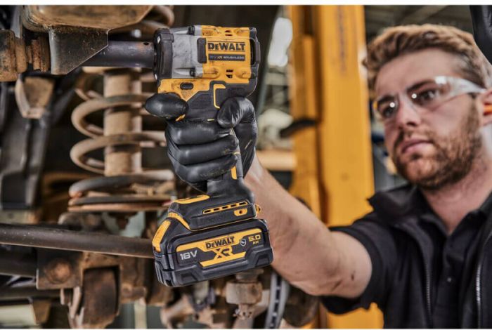 Гайковерт ударний акумуляторний безщітковий DeWALT DCF921NT