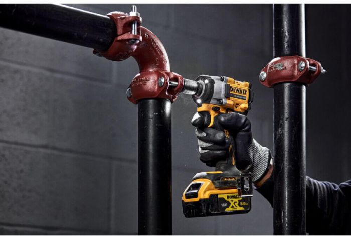 Гайковерт ударний акумуляторний безщітковий DeWALT DCF921NT