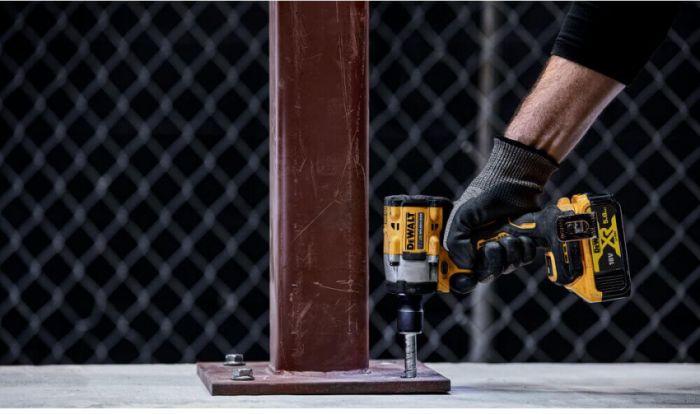 Гайковерт ударний акумуляторний безщітковий DeWALT DCF921NT