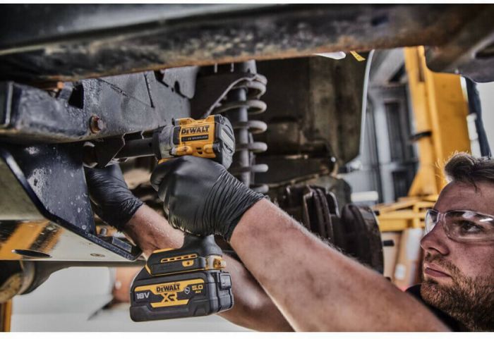 Гайковерт ударний акумуляторний безщітковий DeWALT DCF923N