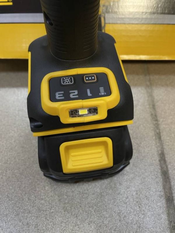 Гайковерт ударний акумуляторний безщітковий 1/2", 1396 Нм, DeWALT DCF900P2G