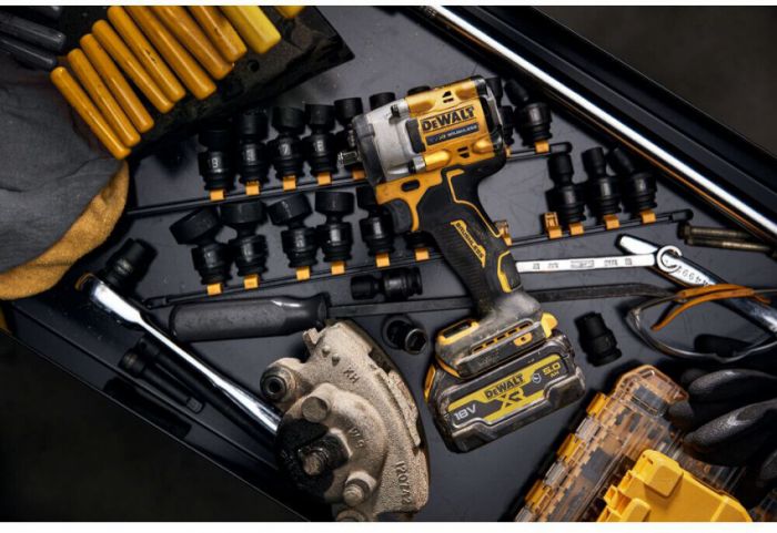 Гайковерт ударний акумуляторний безщітковий DeWALT DCF923P2G