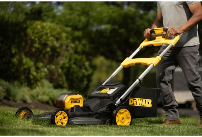 Газонокосарка акумуляторна самохідна безщіткова DeWALT DCMWSP550N