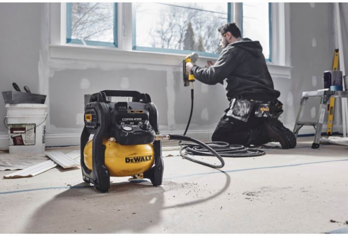 Компресор повітряний акумуляторний DeWALT DCC1018N