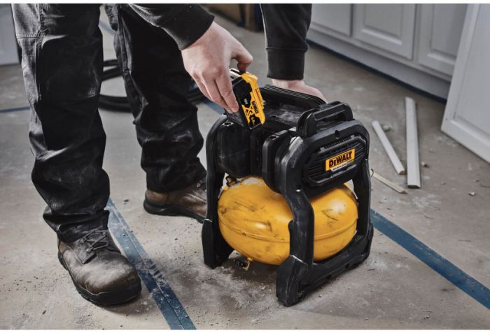 Компресор повітряний акумуляторний DeWALT DCC1018N