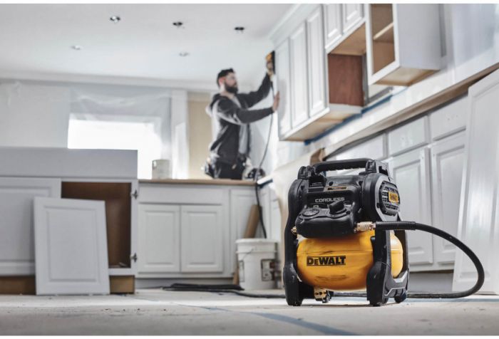 Компресор повітряний акумуляторний DeWALT DCC1018N