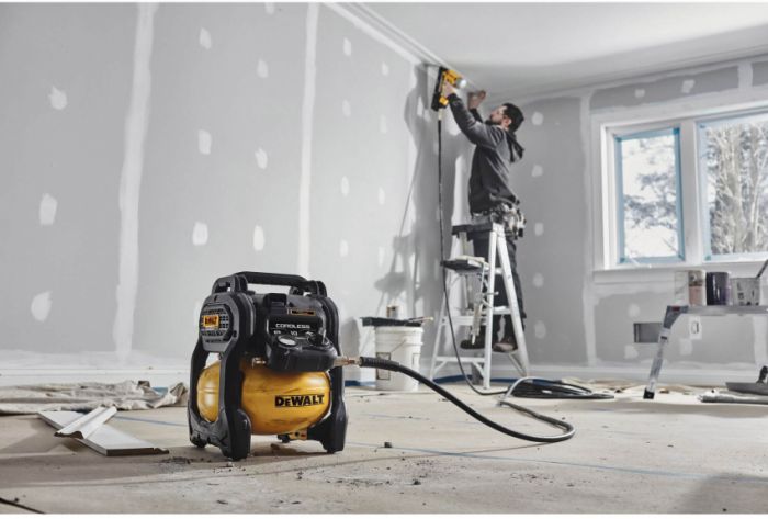 Компресор повітряний акумуляторний DeWALT DCC1018N