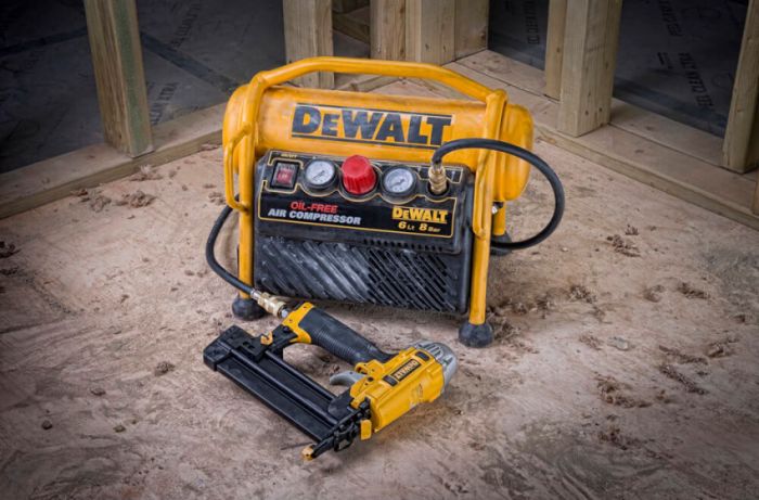 Компресор повітряний безмасляний DeWALT DPC6MRC