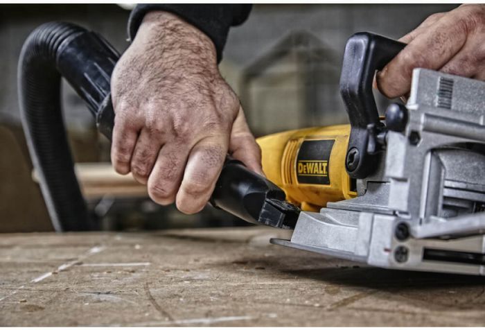 Мережевий фрезер DeWALT DW682K