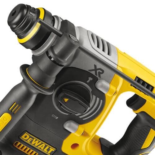 Набір з чотирьох безщеточних інструментів DeWALT DCK428P3T