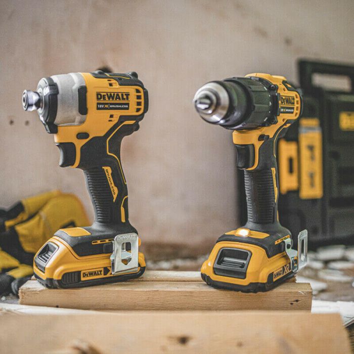 Набір з двох безщіткових інструментів DeWALT DCK2062D2T