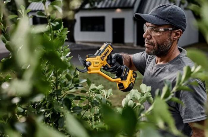 Ножиці садові - акумуляторний секатор DeWALT DCMPP568N
