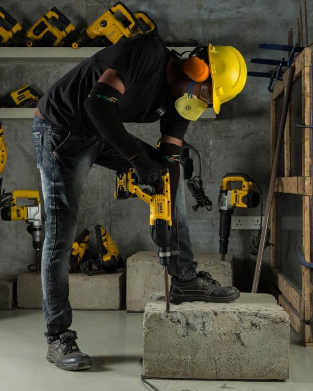 Перфоратор акумуляторний безщітковий SDS-Plus DeWALT DCH133M1