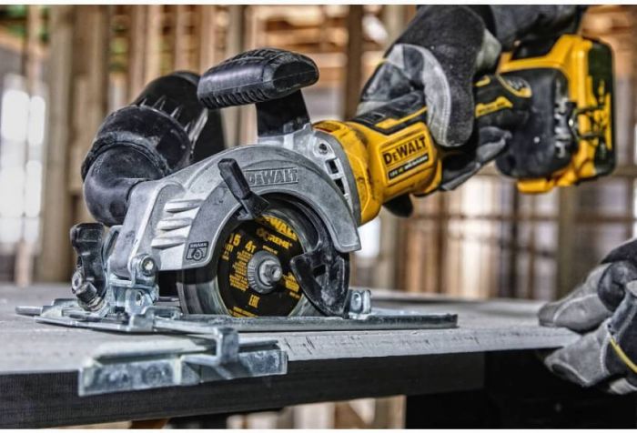 Пила дискова акумуляторна безщіткова DeWALT DCS571N