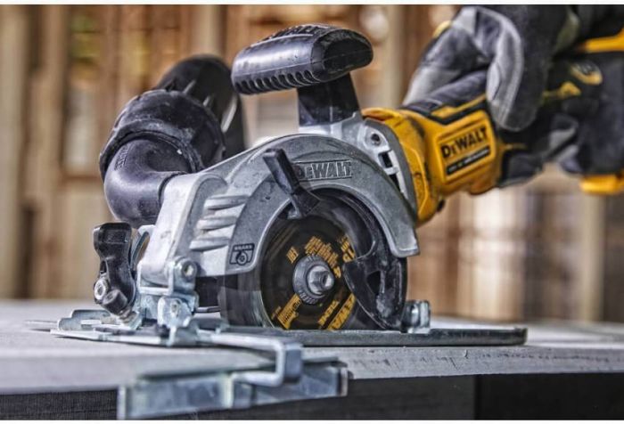 Пила дискова акумуляторна безщіткова DeWALT DCS571P2