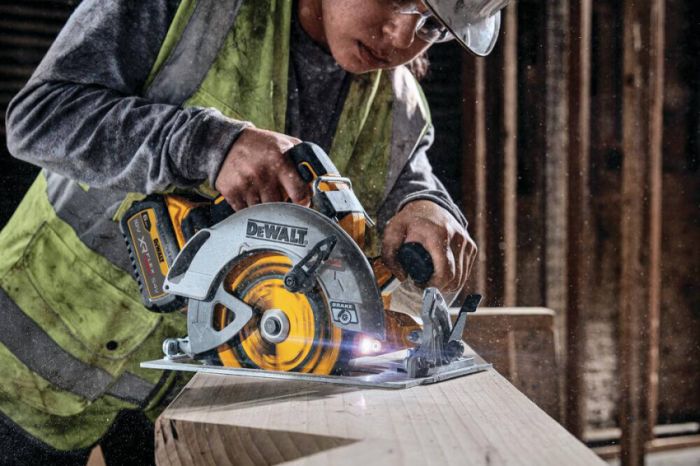 Пила дискова акумуляторна безщіткова DeWALT DCS573NT