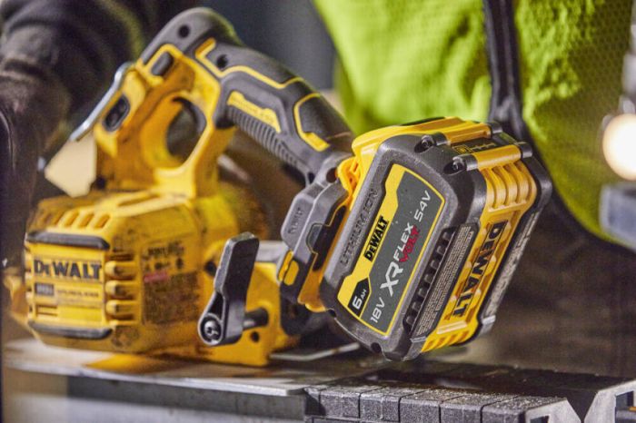 Пила дискова акумуляторна безщіткова DeWALT DCS573NT