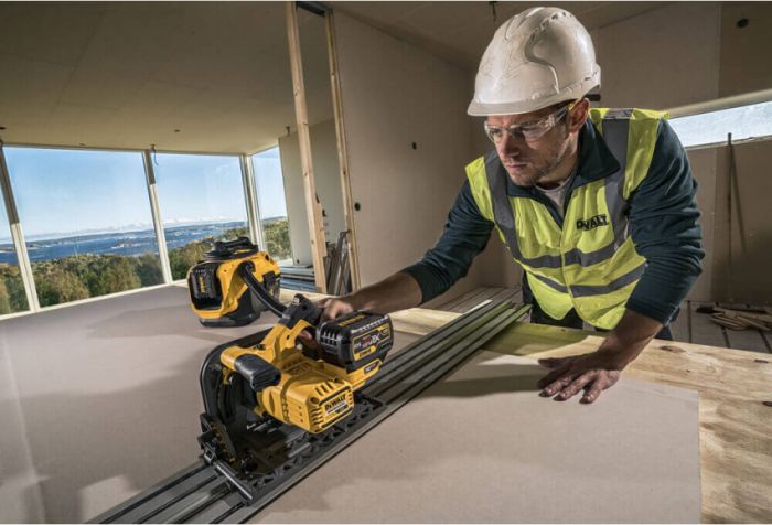 Пила дискова занурювальна акумуляторна DeWALT DCS520NT