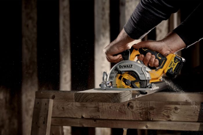 Пила дискова акумуляторна безщіткова DeWALT DCS512N