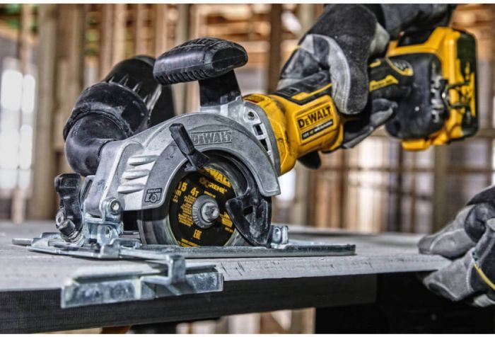 Пила дискова акумуляторна безщіткова DeWALT DCS571P2