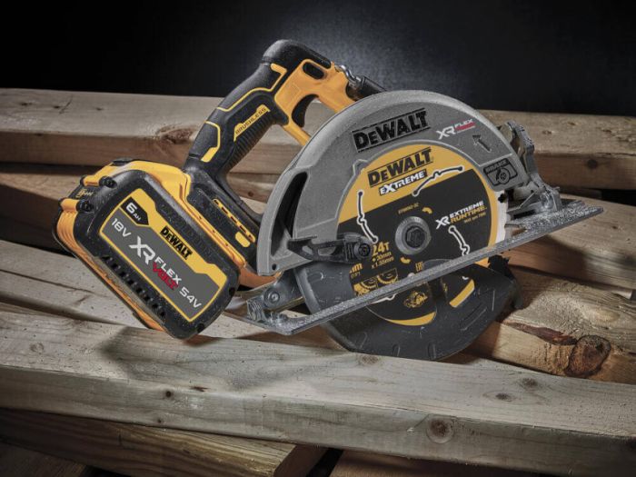 Пила дискова акумуляторна безщіткова DeWALT DCS573NT