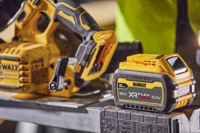 Пила дискова акумуляторна безщіткова DeWALT DCS573NT