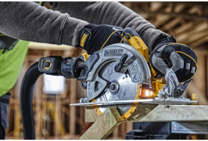 Пила дискова акумуляторна DeWALT DCS570N